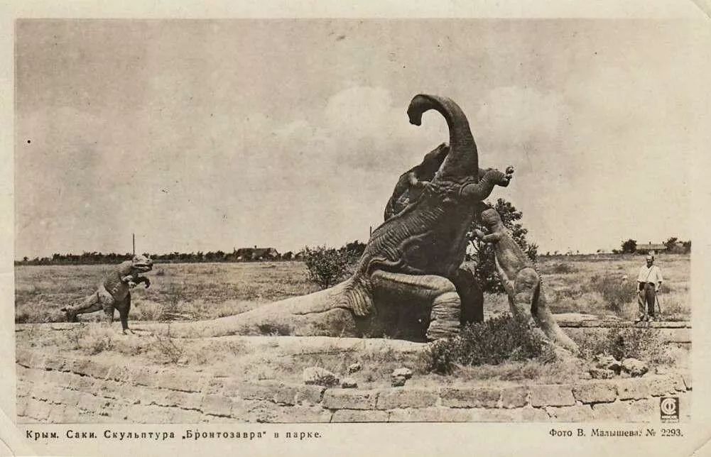 The sculpture of fighting Brontosaurus with Ceratosaurus on postcard of USSR 1930s