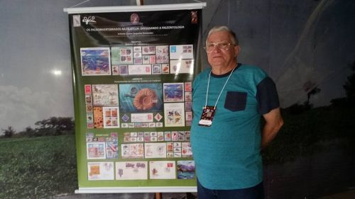 Prof. Dr. Antonio Carlos Sequeira Fernandes, Professor of National Museum of Brazil, Departament of Geologiy and Paleontology present his philatelic poster on III Symposium on Brazilian Paleoinvertebrates
